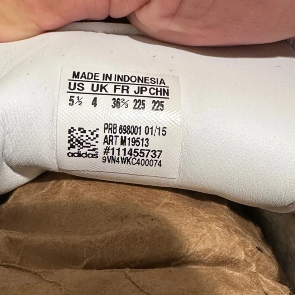 adidas la marque aux 3‎ bandes